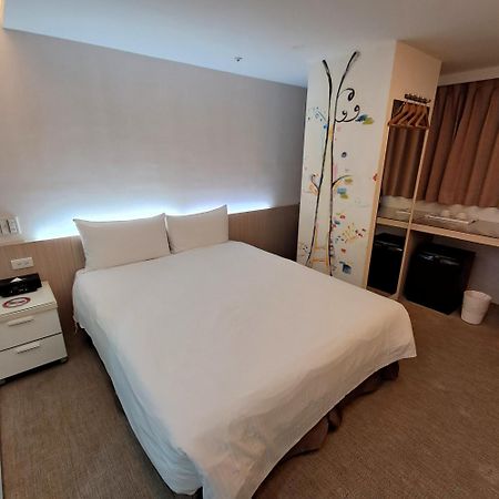 Morwing Hotel Fuzhong Taipei Exterior photo