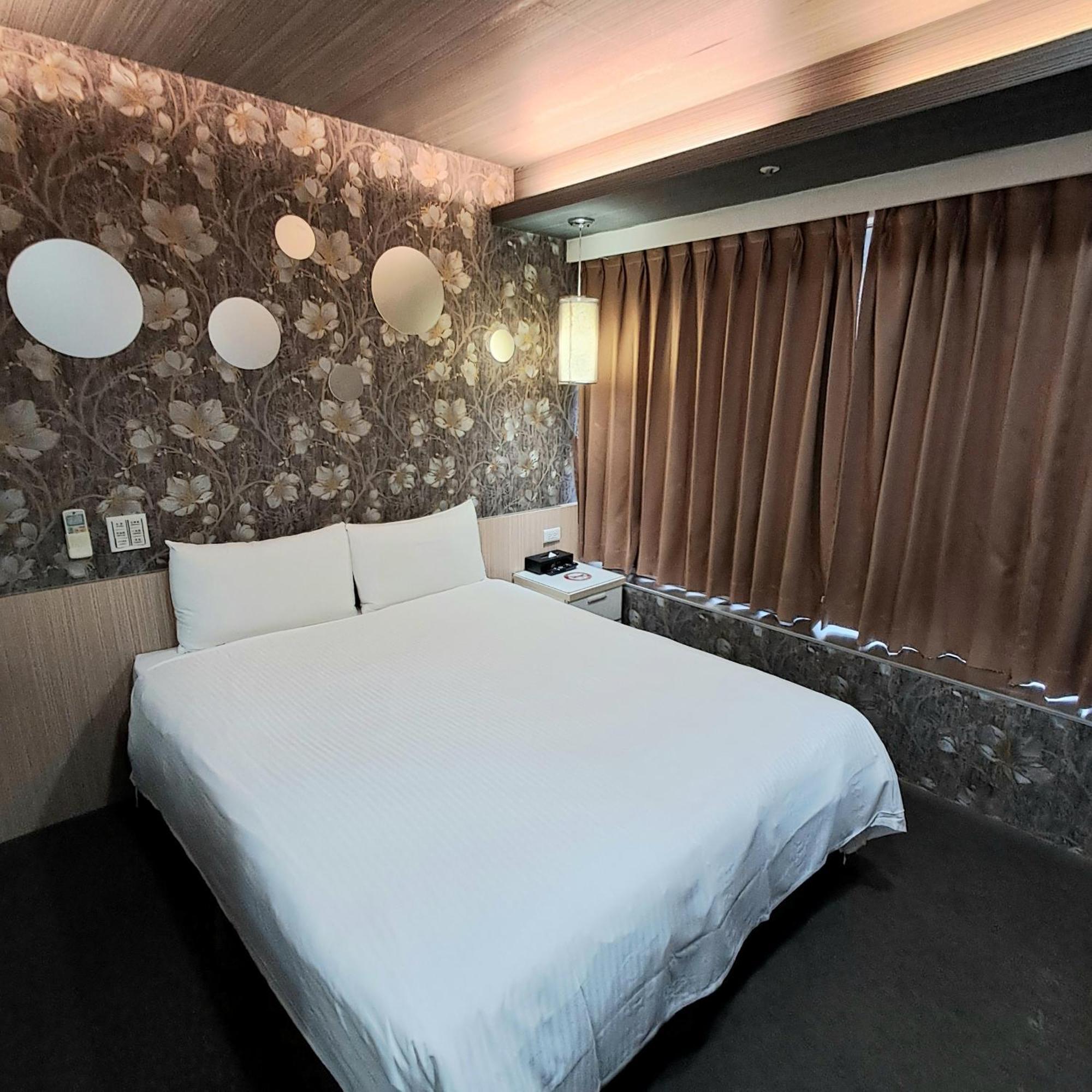 Morwing Hotel Fuzhong Taipei Exterior photo