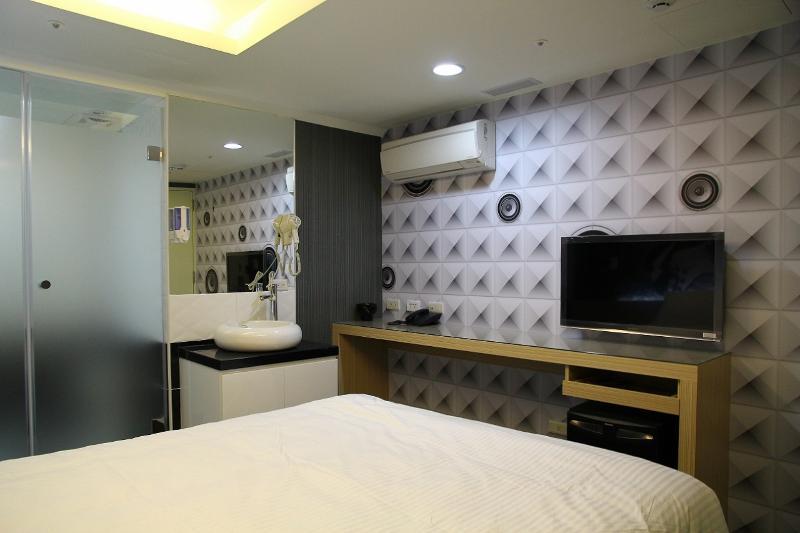 Morwing Hotel Fuzhong Taipei Exterior photo
